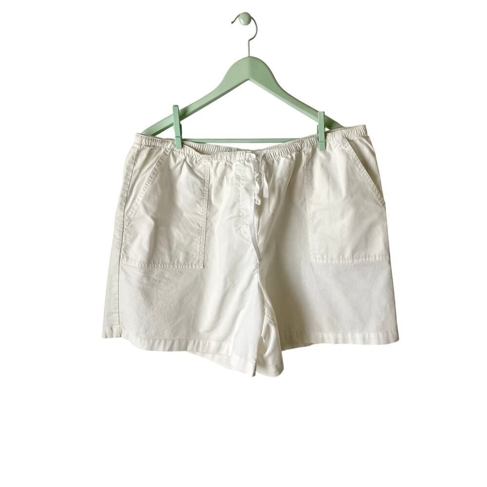 L.L. Bean White Pull-On Shorts Size XL